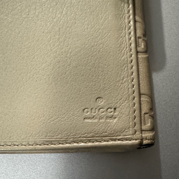 Authentic Gucci Leather Wallet with Heart Clasp